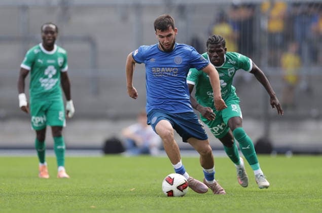 v.l., Mehmet Aydin (Eintracht Braunschweig), Nachon Nsingi (La Louviere) Fussball, Herren, Saison 2026 2027 2.BL, Eintracht Stadion, Eintracht Braunschweig gegen RAAL La Louviere, Saisonvorbereitung, Testspiel, 0-0 DFL REGULATIONS PROHIBIT ANY USE OF PHOTOGRAPHS AS IMAGE SEQUENCES AND OR QUASI-VIDEO. *** From left: Mehmet Aydin (Eintracht Braunschweig), Nachon Nsingi (La Louviere) – Soccer, Men s, 2026–2027 Season, 2nd Bundesliga, Eintracht Stadium, Eintracht Braunschweig vs. RAAL La Louvière, preseason, friendly match, 0–0. DFL regulations prohibit any use of photographs as image sequences and or quasi-video.