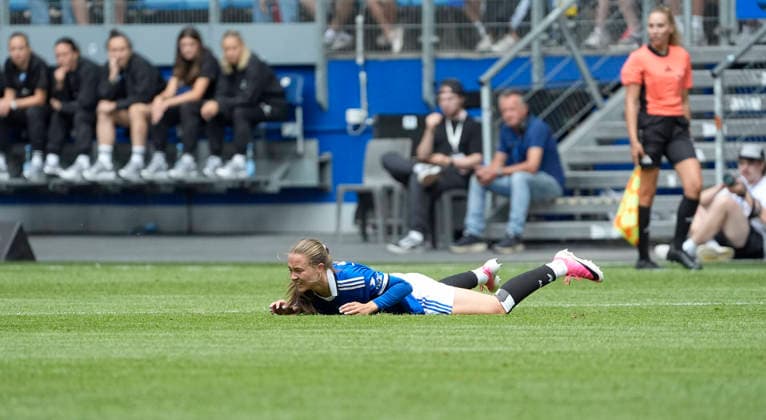 Foto : am Boden zerstört ist .... Camilla Linberg (HSV) HSV Saisoneröffnung am Sa. 01.08.2026 Fussball Testspiel der Damen Hamburger SV - FC Everton *** Photo: Devastated Camilla Linberg at the HSV season opener on Sat, Aug. 1, 2026—Hamburger SV women s soccer friendly against Everton FC