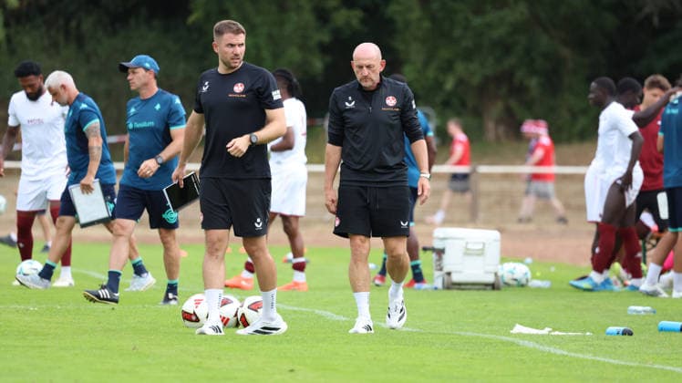 01.08.2026, xrekx, Fussball Testspiel, FC Metz - 1.FC Kaiserslautern v.l. Max Lieberknecht Co-Trainer (1.FC Kaiserslautern) Torsten Lieberknecht Trainer (1.FC Kaiserslautern) Halbzeit (DFL DFB REGULATIONS PROHIBIT ANY USE OF PHOTOGRAPHS as IMAGE SEQUENCES and or QUASI-VIDEO) Metz *** August 1, 2026, xrekx, Soccer Friendly Match, FC Metz vs. 1. FC Kaiserslautern: Max Lieberknecht, Assistant Coach of 1. FC Kaiserslautern; Torsten Lieberknecht, Head Coach of 1. FC Kaiserslautern. Halftime. DFL and DFB regulations prohibit any use of photographs as image sequences and or quasi-video Metz