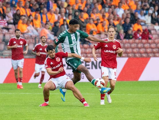 Fußball, Herren, Testspiel, Saison 2026 2027, FC Energie Cottbus - SV Werder Bremen, v.l. Jannis Zaydan (Energie Cottbus), Salim Musah (Werder Bremen), Lukas Michelbrink (Energie Cottbus), 01.08. 2026, *** Soccer, Men s, Friendly Match, 2026–2027 Season, FC Energie Cottbus vs. SV Werder Bremen, from left: Jannis Zaydan (Energie Cottbus), Salim Musah (Werder Bremen), Lukas Michelbrink (Energie Cottbus), August 1, 2026, Copyright: xSebastianxRäppold MatthiasxKochx
