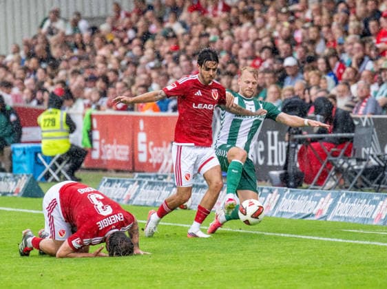 Fußball, Herren, Testspiel, Saison 2026 2027, FC Energie Cottbus - SV Werder Bremen, v.l. Henry Rorig (Energie Cottbus), Lucas Copado (Energie Cottbus), Marco Grüll (Werder Bremen), 01.08. 2026, *** Soccer, Men s, Friendly Match, 2026–2027 Season, FC Energie Cottbus vs. SV Werder Bremen, from left: Henry Rorig (Energie Cottbus), Lucas Copado (Energie Cottbus), Marco Grüll (Werder Bremen), August 1, 2026, Copyright: xSebastianxRäppold MatthiasxKochx