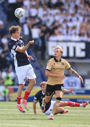 Falkirk v St Mirren William Hill Premiership Joe Gardner of Falkirk wins a header against Ryan Carr of St Mirren during the William Hill Premiership match at the Falkirk Stadium, Falkirk 01 08 2026 UK Newspapers OUT Copyright: xFredxPalmerx FIL-23705-0041