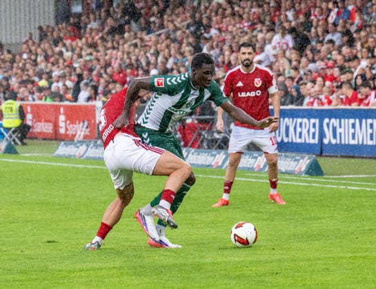 Fußball, Herren, Testspiel, Saison 2026 2027, FC Energie Cottbus - SV Werder Bremen, v.l. Henry Rorig (Energie Cottbus), Karim Coulibaly (Werder Bremen), 01.08. 2026, *** Soccer, Men s, Friendly Match, 2026–2027 Season, FC Energie Cottbus vs. SV Werder Bremen, from left: Henry Rorig (Energie Cottbus), Karim Coulibaly (Werder Bremen), August 1, 2026, Copyright: xSebastianxRäppold MatthiasxKochx