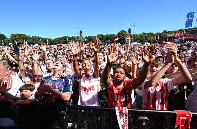 01.08.2026, xophax, Fussball 1.Bundesliga, 1.FC Koeln Saisoneröffnung beim 1.FC Köln am Rhein Energie Stadion. Hype um Said El Mala ( 1.FC Köln ) bei den Fans. Fans an der FC Bühne. Köln *** August 1, 2026, xophax, Soccer, Bundesliga 1, 1. FC Köln Season opener for 1. FC Köln at Rhein Energie Stadium Hype surrounding Said El Mala 1. FC Köln among the fans Fans at the FC Bühne Köln