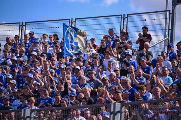 01.08.2026, Fussball, Saison 2026 2027, Testspiel, KSV Hessen Kassel - FC Schalke 04, Fans FC Schalke 04 xRHR-FOTO YYx *** August 1, 2026, Soccer, 2026–2027 Season, Friendly Match, KSV Hessen Kassel vs. FC Schalke 04, FC Schalke 04 Fans xRHR PHOTO YYx Copyright: KROEGER RHR-FOTOx RHR-FOTO YY