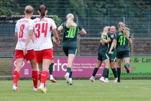 01.08.2026, xgrfx, Fussball Testspiel Frauen , RB Leipzig - VfL Wolfsburg v.l. Tor, Lou Bogaert zum 0:3 (VfL Wolfsburg) (DFL DFB REGULATIONS PROHIBIT ANY USE OF PHOTOGRAPHS as IMAGE SEQUENCES and or QUASI-VIDEO) Leipzig *** August 1, 2026, xgrfx, Women s Soccer Friendly Match, RB Leipzig vs. VfL Wolfsburg, goal, Lou Bogaert, 0–3 VfL Wolfsburg. DFL and DFB regulations prohibit any use of photographs as image sequences and or quasi-video. Leipzig