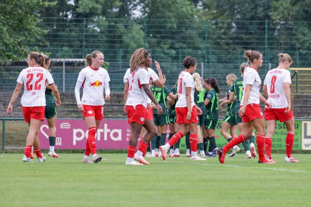 01.08.2026, xgrfx, Fussball Testspiel Frauen , RB Leipzig - VfL Wolfsburg v.l. Tor, Lou Bogaert zum 0:3 (VfL Wolfsburg) (DFL DFB REGULATIONS PROHIBIT ANY USE OF PHOTOGRAPHS as IMAGE SEQUENCES and or QUASI-VIDEO) Leipzig *** August 1, 2026, xgrfx, Women s Soccer Friendly Match, RB Leipzig vs. VfL Wolfsburg, goal, Lou Bogaert, 0–3 VfL Wolfsburg. DFL and DFB regulations prohibit any use of photographs as image sequences and or quasi-video. Leipzig