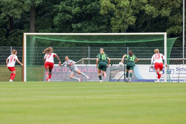 01.08.2026, xgrfx, Fussball Testspiel Frauen , RB Leipzig - VfL Wolfsburg v.l. Tor, Annabel Schasching zum 1:3 (RB Leipzig) (DFL DFB REGULATIONS PROHIBIT ANY USE OF PHOTOGRAPHS as IMAGE SEQUENCES and or QUASI-VIDEO) Leipzig *** August 1, 2026, xgrfx, Women’s Soccer Friendly Match, RB Leipzig vs. VfL Wolfsburg, Goal, Annabel Schasching, 1–3 RB Leipzig. DFL and DFB regulations prohibit any use of photographs as image sequences and or quasi-video. Leipzig