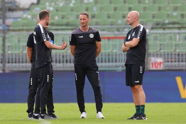 01.08.26, GER, Regionalliga Nord, Fussball, 1. Spieltag, Saison 2026 2027, Dietmar-Scholze-Stadion an der Lohmuehle, VfB Luebeck vs SC Weiche Flensburg Spielende Endstand 1:1. Mitte Trainer Kevin Rodewald (VfB Luebeck) Foto nordphoto GmbH Tauchnitz Luebeck Dietmar-Scholze-Stadion an der Lohmuehle SH Germany *** August 26, 2026, GER, Regionalliga Nord, Soccer, Matchday 1, 2026–2027 Season, Dietmar Scholze Stadium at the Lohmühle, VfB Lübeck vs. SC Weiche Flensburg, Final Score 1–1, Midfield Coach Kevin Rodewald, VfB Lübeck, Photo by nordphoto GmbH, Tauchnitz, Lübeck, Dietmar Scholze Stadium at the Lohmühle, SH, Germany Copyright: xnordphotoxGmbHx xTauchnitzx