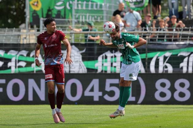 01.08.26, GER, Regionalliga Nord, Fussball, 1. Spieltag, Saison 2026 2027, Dietmar-Scholze-Stadion an der Lohmuehle, VfB Luebeck vs SC Weiche Flensburg Kopfball Dardan Karimani (VfB Luebeck 10) links Uchechi Duru (SC Weiche Flensburg 08 22) Foto nordphoto GmbH Tauchnitz Luebeck Dietmar-Scholze-Stadion an der Lohmuehle SH Germany *** August 26, 2026, Germany, Regionalliga Nord, Soccer, Matchday 1, 2026–2027 Season, Dietmar Scholze Stadium an der Lohmuehle, VfB Lübeck vs. SC Weiche Flensburg Header by Dardan Karimani (VfB Lübeck) 10 (left) Uchechi Duru (SC Weiche Flensburg) 08 22 Photo: nordphoto GmbH Tauchnitz, Lübeck, Dietmar Scholze Stadium an der Lohmühle, SH, Germany Copyright: xnordphotoxGmbHx xTauchnitzx