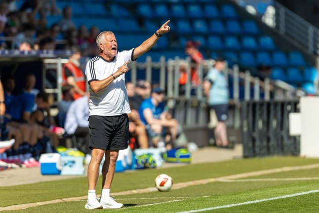 Trainer Chris Wilder (Sheffield United FC) gestures during the pre-season friendly match between VfL Bochum and Sheffield United at Vonovia Ruhrstadion on August 1, 2026 in Bochum, Germany. (Photo by Mario Hommes DeFodi Images) - *** Sheffield United FC coach Chris Wilder gestures during the preseason friendly match between VfL Bochum and Sheffield United at Vonovia Ruhrstadion on August 1, 2026, in Bochum, Germany. Photo by Mario Hommes, DeFodi Images
