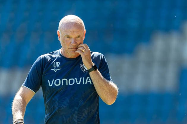 Trainer Uwe Roesler (VfL Bochum) looks on during the pre-season friendly match between VfL Bochum and Sheffield United at Vonovia Ruhrstadion on August 1, 2026 in Bochum, Germany. (Photo by Mario Hommes DeFodi Images) - *** VfL Bochum coach Uwe Roesler watches during the preseason friendly match between VfL Bochum and Sheffield United at the Vonovia Ruhrstadion on August 1, 2026, in Bochum, Germany. Photo by Mario Hommes, DeFodi Images