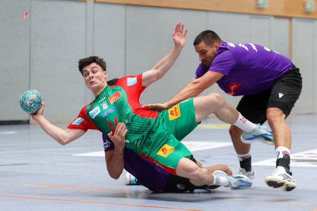 01.08.2026, xtgx, Handball - Testspiel SC Magdeburg - Corotop Gwardia Opole emspor, v.l. Tim Thielicke (Magdeburg, 8) zweikampf, Duell, Kampf, tackle Ilsenburg *** August 1, 2026, xtgx, Handball Friendly Match: SC Magdeburg vs. Corotop Gwardia Opole, emspor, from left: Tim Thielicke (Magdeburg), 8th tackle, duel, battle, tackle, Ilsenburg
