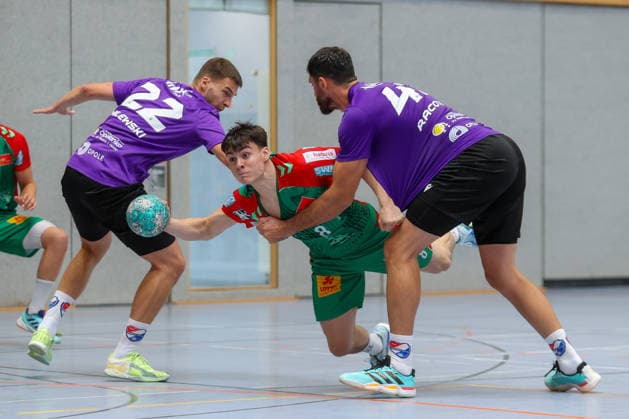 01.08.2026, xtgx, Handball - Testspiel SC Magdeburg - Corotop Gwardia Opole emspor, v.l. Tim Thielicke (Magdeburg, 8) Zweikampf, Duell, Kampf, tackle Ilsenburg *** August 1, 2026, xtgx, Handball Friendly Match: SC Magdeburg vs. Corotop Gwardia Opole (emspor), from left: Tim Thielicke (Magdeburg), 8: Tackle, duel, battle, Ilsenburg