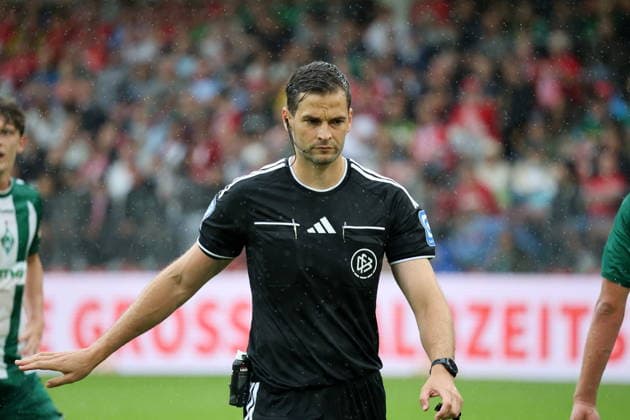 Schiedsrichter Dr. Max Burda Fussball Testspiel 2026 2027 FC Energie Cottbus - SV Werder Bremen *** Referee Dr. Max Burda, Soccer Friendly Match 2026–2027: FC Energie Cottbus vs. SV Werder Bremen
