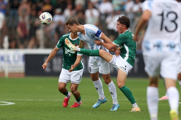 01.08.2026, Herren, Fussball, Saison 2026 2027, Regionalliga Bayern, 2. Spieltag: 1. FC Schweinfurt 1905 - TSV 1860 Muenchen Dennis Dressel ( 14, TSV 1860 München) und Lukas Mrozek ( 6, 1. FC Schweinfurt 1905) Schweinfurt Sachs-Stadion Bayern Deutschland *** August 1, 2026, Men s, Soccer, 2026–2027 season, Bavarian Regional League, Matchday 2: 1 FC Schweinfurt 1905 vs. TSV 1860 Munich—Dennis Dressel (14), TSV 1860 Munich, and Lukas Mrozek (6), 1 FC Schweinfurt 1905, Schweinfurt, Sachs Stadium, Bavaria, Germany