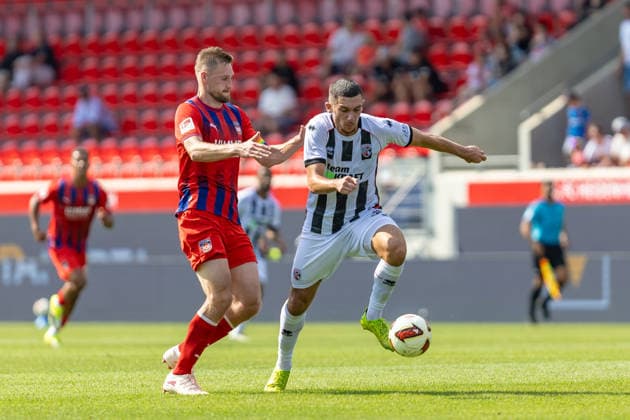 Dynamischer Zweikampf Ognjen Drakulic (FC Ingolstadt 04, 30) dahinter Patrick Mainka (1.FC Heidenheim, 06), GER, 1. FC Heidenheim vs. FC Ingolstadt, Fußball, Max-Liebhaber-Pokal, 2026 2027, 01.08.2026, DFL DFB REGULATIONS PROHIBIT ANY USE OF PHOTOGRAPHS AS IMAGE SEQUENCES AND OR QUASI-VIDEO, GER, 1. FC Heidenheim vs. FC Ingolstadt, Fußball, Max-Liebhaber-Pokal, 2026 2027, 01.08.2026 Heidenheim *** Dynamic one-on-one duel: Ognjen Drakulic (FC Ingolstadt 04), 30, with Patrick Mainka (1. FC Heidenheim), 06, in second place, GER, 1. FC Heidenheim vs. FC Ingolstadt, soccer, Max Liebhaber Cup, 2026–2027, August 1, 2026, DFL and DFB regulations prohibit any use of photographs as image sequences and or quasi-video, GER, 1 FC Heidenheim vs. FC Ingolstadt, soccer, Max Liebhaber Cup, 2026–2027, August 1, 2026, Heidenheim Copyright: xEibner-Pressefoto JanixPlessx EP_JPL