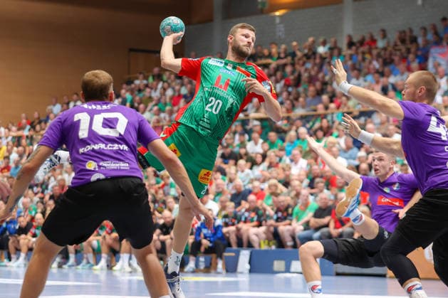01.08.2026, xtgx, Handball - Testspiel SC Magdeburg - Corotop Gwardia Opole emspor, v.l. Philipp Weber (Magdeburg, 20) wirft Tor, Torschuetze, erzielt Tor, Treffer, scores the goal Ilsenburg *** August 1, 2026, xtgx, Handball Friendly Match: SC Magdeburg vs. Corotop Gwardia Opole (emspor), from left: Philipp Weber (Magdeburg), 20 shots on goal, goal scorer, scores a goal, goal, scores the goal in Ilsenburg