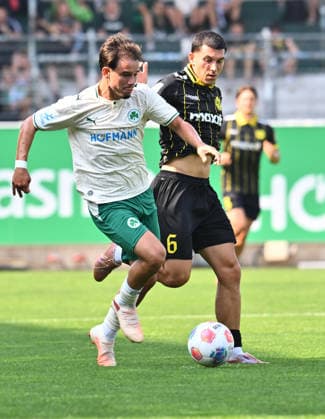 01.08.2025 - Fussball - Saison 2025 2026 - Regionalliga Bayern - 02. Spieltag: SpVgg Greuther Fürth Fuerth II U23 ( Kleeblatt ) - SpVgg Bayreuth - - xwoxzix - Olgherto Balliu (40, SpVgg Greuther Fürth II ) Denis Latifovic (6, SpVgg Bayreuth ) *** August 1, 2025 Soccer Season 2025–2026 Bavarian Regional League Matchday 02 SpVgg Greuther Fürth Fürth II U23 Kleeblatt vs. SpVgg Bayreuth xwoxzix Olgherto Balliu 40, SpVgg Greuther Fürth II Denis Latifovic 6, SpVgg Bayreuth