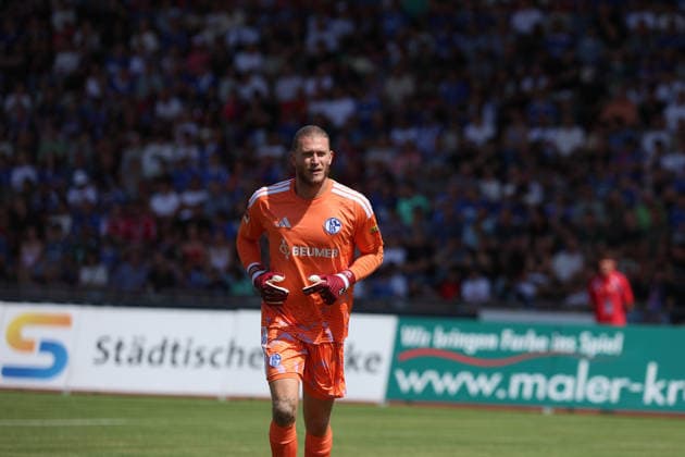 Kassel, Deutschland 01. August 2026: Testspiel - 2026 2027 - KSV Hessen Kassel gegen FC Schalke 04 Im Bild: Torhüter Loris Karius (S04) Auestadion Hessen *** Kassel, Germany, August 1, 2026; 2026-2027 Preseason Match: KSV Hessen Kassel vs. FC Schalke 04; Pictured: Goalkeeper Loris Karius (S04) at Auestadion Hessen Copyright: xFotostandx xFabianxWernerx