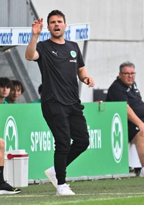 01.08.2025 - Fussball - Saison 2025 2026 - Regionalliga Bayern - 02. Spieltag: SpVgg Greuther Fürth Fuerth II U23 ( Kleeblatt ) - SpVgg Bayreuth - - xwoxzix - Julian Kolbeck (Trainer SpVgg Greuther Fürth II ) *** August 1, 2025 Soccer Season 2025–2026 Bavarian Regional League Matchday 02 SpVgg Greuther Fürth Fürth II U23 Kleeblatt SpVgg Bayreuth xwoxzix Julian Kolbeck, Coach of SpVgg Greuther Fürth II