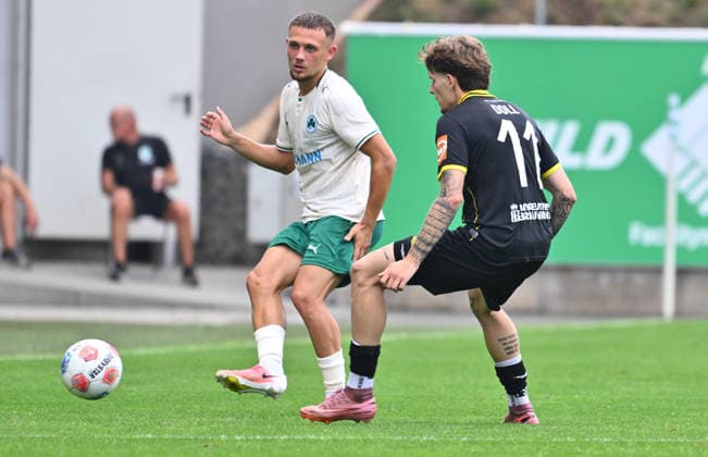 01.08.2025 - Fussball - Saison 2025 2026 - Regionalliga Bayern - 02. Spieltag: SpVgg Greuther Fürth Fuerth II U23 ( Kleeblatt ) - SpVgg Bayreuth - - xwoxzix - Jakob Krautkrämer (7, SpVgg Greuther Fürth II ) Niklas Doll (11, SpVgg Bayreuth ) *** August 1, 2025 Soccer Season 2025–2026 Bavarian Regional League Matchday 2 SpVgg Greuther Fürth Fürth II U23 Kleeblatt SpVgg Bayreuth xwoxzix Jakob Krautkrämer 7, SpVgg Greuther Fürth II Niklas Doll 11, SpVgg Bayreuth