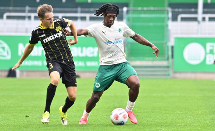 01.08.2025 - Fussball - Saison 2025 2026 - Regionalliga Bayern - 02. Spieltag: SpVgg Greuther Fürth Fuerth II U23 ( Kleeblatt ) - SpVgg Bayreuth - - xwoxzix - Dennis Lippert (3, SpVgg Bayreuth ) Kaelen Dougan (33, SpVgg Greuther Fürth II ) *** August 1, 2025 Soccer Season 2025–2026 Bavarian Regional League Matchday 02 SpVgg Greuther Fürth II U23 vs. Kleeblatt SpVgg Bayreuth xwoxzix Dennis Lippert 3, SpVgg Bayreuth Kaelen Dougan 33, SpVgg Greuther Fürth II