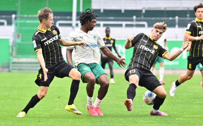 01.08.2025 - Fussball - Saison 2025 2026 - Regionalliga Bayern - 02. Spieltag: SpVgg Greuther Fürth Fuerth II U23 ( Kleeblatt ) - SpVgg Bayreuth - - xwoxzix - Kaelen Dougan (33, SpVgg Greuther Fürth II ) gegen Dennis Lippert (3, SpVgg Bayreuth ) Tino Lennerth (19, SpVgg Bayreuth ) *** August 1, 2025 Soccer Season 2025–2026 Bavarian Regional League Matchday 02 SpVgg Greuther Fürth Fürth II U23 Kleeblatt vs. SpVgg Bayreuth xwoxzix Kaelen Dougan 33, SpVgg Greuther Fürth II vs. Dennis Lippert 3, SpVgg Bayreuth Tino Lennerth 19, SpVgg Bayreuth