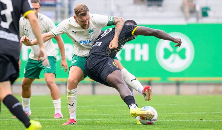 01.08.2025 - Fussball - Saison 2025 2026 - Regionalliga Bayern - 02. Spieltag: SpVgg Greuther Fürth Fuerth II U23 ( Kleeblatt ) - SpVgg Bayreuth - - xwoxzix - Yannick Scholz (14, SpVgg Greuther Fürth II ) Kelvin Onuigwe (9, SpVgg Bayreuth ) *** August 1, 2025 Soccer Season 2025–2026 Bavarian Regional League Matchday 02 SpVgg Greuther Fürth Fürth II U23 Kleeblatt vs. SpVgg Bayreuth xwoxzix Yannick Scholz 14, SpVgg Greuther Fürth II Kelvin Onuigwe 9, SpVgg Bayreuth