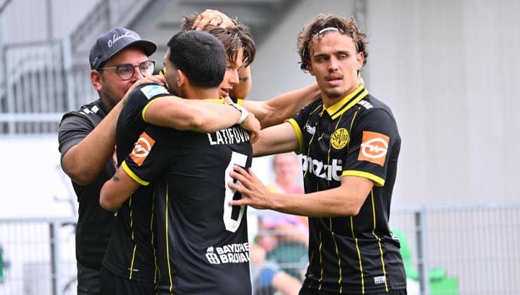 01.08.2025 - Fussball - Saison 2025 2026 - Regionalliga Bayern - 02. Spieltag: SpVgg Greuther Fürth Fuerth II U23 ( Kleeblatt ) - SpVgg Bayreuth - - xwoxzix - Torjubel Jubel Freude nach Treffer Tor Torschuß zum 0:1 durch Patrick Scheder (8, SpVgg Bayreuth ) - Patrick Scheder (8, SpVgg Bayreuth ) Denis Latifovic (6, SpVgg Bayreuth ) Marlon Fries (7, SpVgg Bayreuth ) *** August 1, 2025 Soccer Season 2025–2026 Bavarian Regional League Matchday 02 SpVgg Greuther Fürth Fürth II U23 Kleeblatt SpVgg Bayreuth xwoxzix Goal celebration Cheering Joy after a goal Goal Shot on goal to 0–1 by Patrick Scheder 8, SpVgg Bayreuth Patrick Scheder 8, SpVgg Bayreuth Denis Latifovic 6, SpVgg Bayreuth Marlon Fries 7, SpVgg Bayreuth