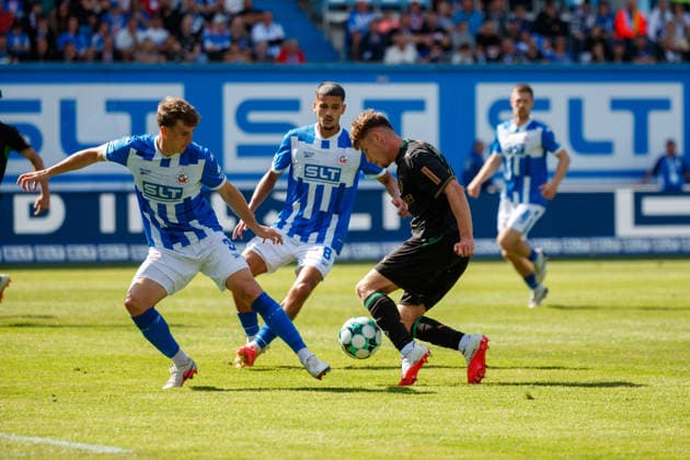 vorn Florian Bohnert (Rostock) gegen Lukas Ullrich (Gladbach) - hinten Ouassim Karada (Rostock) ; GER, FC Hansa Rostock vs. Borussia Mönchengladbach, Fußball, Männer, Testspiel, Spielzeit 2026 2027, 01.08.2026 Rostock Ostseestadion Mecklenburg - Vorpommern Deutschland *** Front: Florian Bohnert (Rostock) vs. Lukas Ullrich (Gladbach); Back: Ouassim Karada (Rostock), GER, FC Hansa Rostock vs. Borussia Mönchengladbach, Soccer, Men, Friendly, 2026–2027 Season, August 1, 2026, Rostock Ostseestadion, Mecklenburg-Western Pomerania, Germany