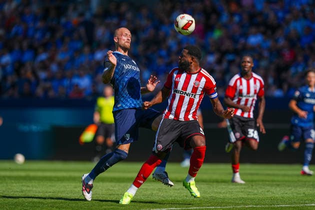 01.08.2026, xydrx, Fußball, Testspiel, VfL Bochum - Sheffield United FC, Saison 2026 2027, Vonovia Ruhrstadion: Philipp Hofmann (VfL Bochum, 33) im Zweikampf gegen Japhet Tanganga (Sheffield United, 5) DFB regulations prohibit any use of photographs as image sequences and or quasi-video. *** August 1, 2026, xydrx, soccer, friendly match, VfL Bochum vs. Sheffield United FC, 2026–2027 season, Vonovia Ruhrstadion, Philipp Hofmann (VfL Bochum), No. 33, in a tackle against Japhet Tanganga (Sheffield United), No. 5. DFB regulations prohibit any use of photographs as image sequences and or quasi-video. Copyright: HMBxMedia YannisxDreimann