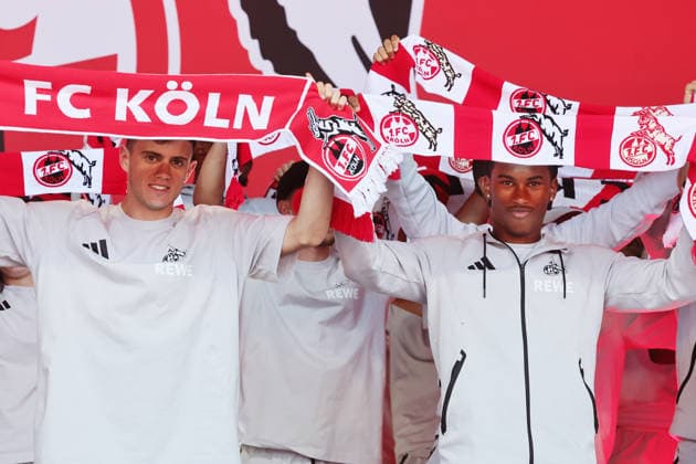 1. FC Köln, Saisoneröffnung auf den Vorwiesen, 01.08.2026, von links: Paul Okon-Engstler, Reigan Heskey (1. FC Köln), Bild: *** Local Caption *** Ausschließlich redaktionelle Nutzung Editorial use only *** Sport 1 FC Köln, Season Opener at the Vorwiesen, August 1, 2026, from left: Paul Okon Engstler, Reigan Heskey, 1 FC Köln, Image *** Local Caption *** Editorial use only