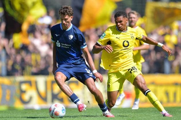 VfL Bochum U21, U 21 - Borussia Dortmund U23 ** NUR FÜR REDAKTIONELLE ZWECKE ** EDITORIAL USE ONLY **<p>Fußball Regionalliga West 1. SPIELTAG: VfL Bochum U21 - Borussia Dortmund U23 am 01.08.2026 in der Mondpalast-Arena in Herne Vahidin Turudija ( VfL Bochum U21 ), links - Kevin Mutove ( Borussia Dortmund U23 ), rechts Deutschland Nordrhein Westfalen Herne Copyright: ThorstenxTillmann *** VfL Bochum U21 vs. Borussia Dortmund U23 ** FOR EDITORIAL USE ONLY ** EDITORIAL USE ONLY ** p Soccer Regionalliga West, Matchday 1: VfL Bochum U21 vs. Borussia Dortmund U23 on August 1, 2026, at the Mondpalast Arena in Herne. Vahidin Turudija (VfL Bochum U21), left: Kevin Mutove, Borussia Dortmund U23; right: Herne, North Rhine-Westphalia, Germany. Copyright ThorstenxTillmann Copyright: ThorstenxTillmann doc86yz5mhpfrn5rsevbqe ,EDITORIAL USE ONLY