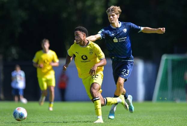 VfL Bochum U21, U 21 - Borussia Dortmund U23 ** NUR FÜR REDAKTIONELLE ZWECKE ** EDITORIAL USE ONLY **<p>Fußball Regionalliga West 1. SPIELTAG: VfL Bochum U21 - Borussia Dortmund U23 am 01.08.2026 in der Mondpalast-Arena in Herne Diego Gambia Dzonga ( Borussia Dortmund U23 ), links - Jason Schneider ( VfL Bochum U21 ), rechts Deutschland Nordrhein Westfalen Herne Copyright: ThorstenxTillmann *** VfL Bochum U21 vs. Borussia Dortmund U23 ** FOR EDITORIAL USE ONLY ** EDITORIAL USE ONLY ** p Soccer Regionalliga West 1 Matchday VfL Bochum U21 vs. Borussia Dortmund U23 on August 1, 2026, at the Mondpalast Arena in Herne Diego Gambia Dzonga, Borussia Dortmund U23, on the left: Jason Schneider, VfL Bochum U21; on the right: Herne, North Rhine-Westphalia, Germany. Copyright ThorstenxTillmann Copyright: ThorstenxTillmann doc86yz5n5qqpyu2e9gclo ,EDITORIAL USE ONLY