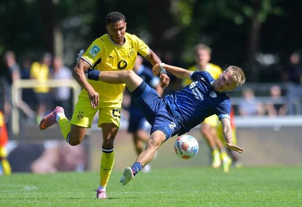 VfL Bochum U21, U 21 - Borussia Dortmund U23 ** NUR FÜR REDAKTIONELLE ZWECKE ** EDITORIAL USE ONLY **<p>Fußball Regionalliga West 1. SPIELTAG: VfL Bochum U21 - Borussia Dortmund U23 am 01.08.2026 in der Mondpalast-Arena in Herne Kevin Mutove ( Borussia Dortmund U23 ), links - Luca Leon Benrsdorf ( VfL Bochum U21 ), rechts Deutschland Nordrhein Westfalen Herne Copyright: ThorstenxTillmann *** VfL Bochum U21 vs. Borussia Dortmund U23 ** FOR EDITORIAL USE ONLY ** EDITORIAL USE ONLY ** p Soccer Regionalliga West 1 Matchday VfL Bochum U21 vs. Borussia Dortmund U23 on August 1, 2026, at the Mondpalast Arena in Herne Kevin Mutove, Borussia Dortmund U23, on the left: Luca Leon Benrsdorf, VfL Bochum U21; on the right: Herne, North Rhine-Westphalia, Germany. Copyright ThorstenxTillmann Copyright: ThorstenxTillmann doc86yz5m460n41fe6hvgcx ,EDITORIAL USE ONLY