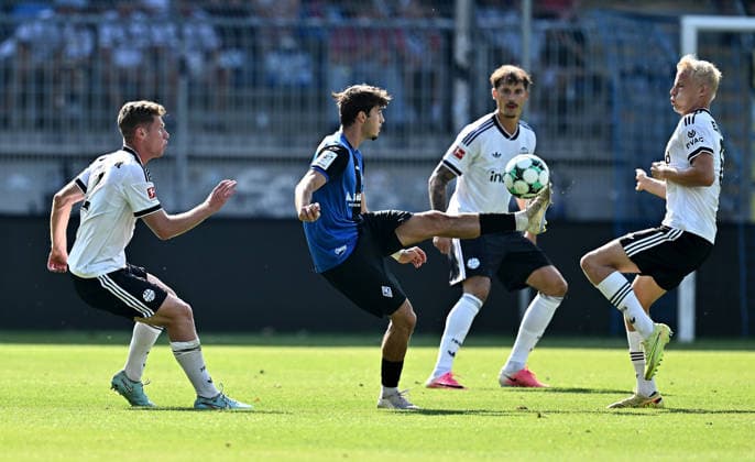01.08.2026, xfux, Fussball Testspiel, SV Waldhof Mannheim - Eintracht Frankfurt, v.l. Elias Baum (Eintracht Frankfurt), Lovis Bierschenk (SV Waldhof Mannheim), Oscar Winther Hojlund Hojlund (Eintracht Frankfurt) (DFL DFB REGULATIONS PROHIBIT ANY USE OF PHOTOGRAPHS as IMAGE SEQUENCES and or QUASI-VIDEO) Mannheim *** August 1, 2026, xfux, Soccer Friendly Match, SV Waldhof Mannheim vs. Eintracht Frankfurt, from left: Elias Baum (Eintracht Frankfurt), Lovis Bierschenk, SV Waldhof Mannheim; Oscar Winther Hojlund, Eintracht Frankfurt; DFL and DFB regulations prohibit any use of photographs as image sequences and or quasi-video. Mannheim