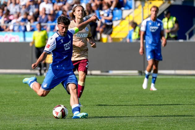 Torschütze Umut Tohumcu (Hoffenheim, 25), Spieler der TSG 1899 Hoffenheim, erzielt das Tor zum 3:0, Treffer, Torerfolg, Highlight, Action, Aktion, Spielszene, 01.08.2026, Sinsheim (Deutschland), Fussball, Testspiel, TSG 1899 Hoffenheim - Karlsruher SC, DFB DFL REGULATIONS PROHIBIT ANY USE OF PHOTOGRAPHS AS IMAGE SEQUENCES AND OR QUASI-VIDEO. *** Goal scorer Umut Tohumcu (Hoffenheim), 25, a player for TSG 1899 Hoffenheim, scores the goal to make it 3–0; goal, highlight, action, play, 01 08 2026, Sinsheim, Germany, soccer, friendly match, TSG 1899 Hoffenheim vs. Karlsruher SC, DFB and DFL regulations prohibit any use of photographs as image sequences and or quasi-video xozx