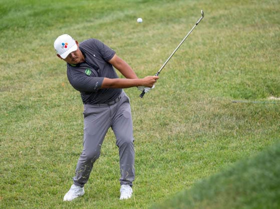 DETROIT, MI - AUGUST 01: Si Woo Kim (KOR) chips the ball onto the green during the third round of the Rocket Classic at Detroit Golf Club on August 01, 2026, in Detroit, Michigan. (Photo by Joseph Weiser Icon Sportswire) GOLF: AUG 01 PGA, Golf Herren Rocket Classic EDITORIAL USE ONLY Icon2608010073