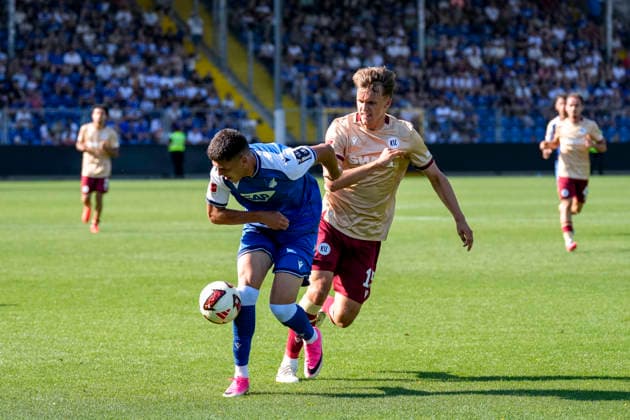 v.li.: Jakov Dedic (Hoffenheim, 52), Paul Scholl (KSC, 15), Zweikampf, Spielszene, Duell, duel, tackle, tackling, Dynamik, Action, Aktion, 01.08.2026, Sinsheim (Deutschland), Fussball, Testspiel, TSG 1899 Hoffenheim - Karlsruher SC, DFB DFL REGULATIONS PROHIBIT ANY USE OF PHOTOGRAPHS AS IMAGE SEQUENCES AND OR QUASI-VIDEO. *** From left: Jakov Dedic (Hoffenheim), 52, Paul Scholl (KSC), 15, tackle, game scene, duel, tackle, tackling, dynamic, action, 01 08 2026, Sinsheim, Germany, soccer, friendly match, TSG 1899 Hoffenheim vs. Karlsruher SC, DFB and DFL regulations prohibit any use of photographs as image sequences and or quasi-video xozx