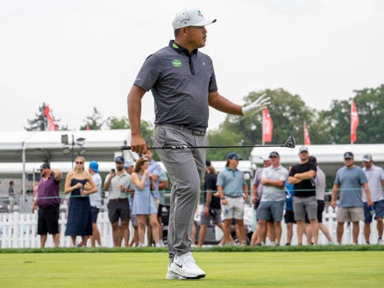 DETROIT, MI - AUGUST 01: Si Woo Kim (KOR) waves to the crowd during the third round of the Rocket Classic at Detroit Golf Club on August 01, 2026, in Detroit, Michigan. (Photo by Joseph Weiser Icon Sportswire) GOLF: AUG 01 PGA, Golf Herren Rocket Classic EDITORIAL USE ONLY Icon2608010123