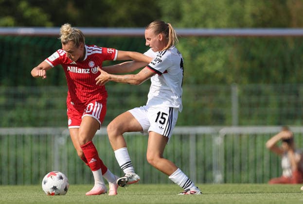 Linda Dallmann - Papai Emöke , Freundschaftsspiel Frauen, FC Bayern München-1.FC Nürnberg , , Fußball , Frauen-Bundesliga in dem Stauferpark-Stadion in Donauwörth , Bayern , Deutschland . August 01 , 2026 . Photo by: Davide Elias IPA Photo Pressefoto DENL Copyright: xDavidexEliasx