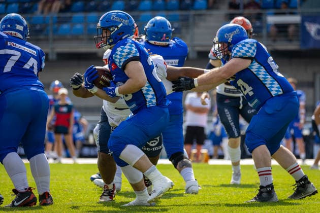 Benedikt Schulz (Allgäu Comets, Tight End) runs the ball Allgäu Comets vs ifm Razorbacks Ravensburg, American Football, German Football League, Week 13, 2026, 01.08.2026, Kempten Illerstadion Bayern Germany Copyright: xPFA SebastianxJustx