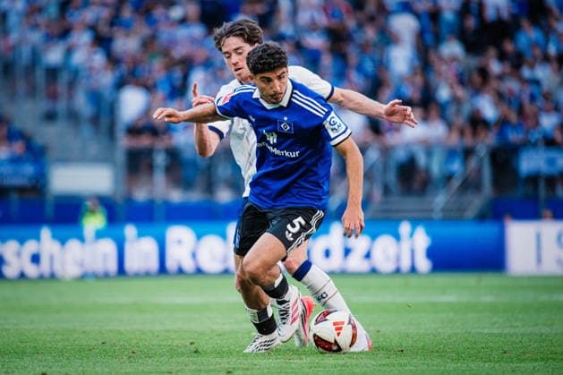 Testspiel: Hamburger SV vs. FC Everton, 01.08.2026 Martin Adeline (Hamburger SV, 5) gegen Hayden Hackney (Everton FC, 30); Fußball, Testspiel: Hamburger SV vs. FC Everton am 01.08.2026 im Volksparkstadion, Hamburg DFL REGULATIONS PROHIBIT ANY USE OF PHOTOGRAPHS AS IMAGE SEQUENCES AND OR QUASI-VIDEO. *** Friendly Match: Hamburger SV vs. Everton FC, August 1, 2026; Martin Adeline (Hamburger SV), 5, vs. Hayden Hackney (Everton FC), 30; Soccer; Friendly Match: Hamburger SV vs. Everton FC on August 1, 2026, at the Volksparkstadion, Hamburg DFL REGULATIONS PROHIBIT ANY USE OF PHOTOGRAPHS AS IMAGE SEQUENCES AND OR QUASI-VIDEO Copyright: xBEAUTIFULxSPORTS Tonhäuserx