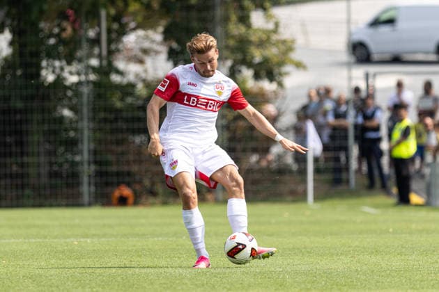 Deutschland: VfB Stuttgart vs Paris FC, Testspiel, Saison 2026 27, (Stuttgart): Maximilian Mittelstädt Maximilian Mittelstaedt, (VfB Stuttgart, 7) am Ball Stuttgart Trainingsgelände VfB Stuttgart Baden Württemberg Deutschland *** Germany: VfB Stuttgart vs. Paris FC, Friendly Match, 2026–27 Season, Stuttgart: Maximilian Mittelstädt, VfB Stuttgart, 7 on the Ball, Stuttgart Training Facility, VfB Stuttgart, Baden-Württemberg, Germany Copyright: xBenedictxChristx