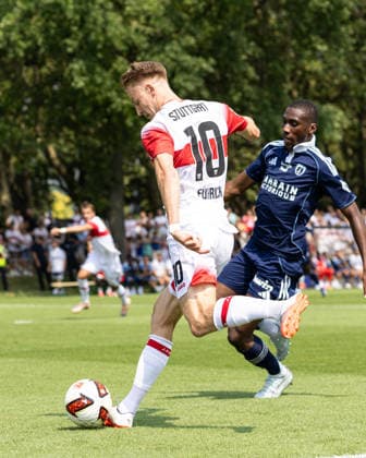 Deutschland: VfB Stuttgart vs Paris FC, Testspiel, Saison 2026 27, (Stuttgart): Chris Führich Chris Fuehrich, (VfB Stuttgart, 10) am Ball Stuttgart Trainingsgelände VfB Stuttgart Baden Württemberg Deutschland *** Germany: VfB Stuttgart vs. Paris FC, Friendly Match, 2026–27 Season, Stuttgart: Chris Führich, VfB Stuttgart, 10 on the ball, Stuttgart Training Facility, VfB Stuttgart, Baden-Württemberg, Germany Copyright: xBenedictxChristx