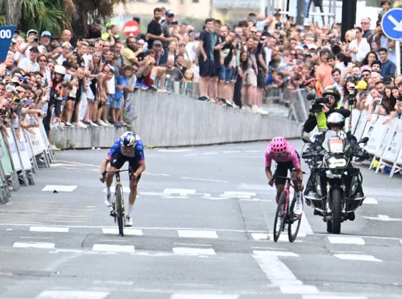 01-08-2026 Clasica San Sebastian; 2026, Red Bull - Bora Hansgrohe; 2026, Ef Education - Easypost; Evenepoel, Remco; Carapaz Antonio, Richard Antonio; San Sebastian; 