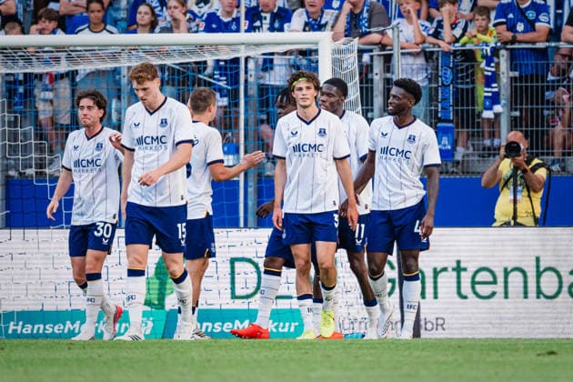 Testspiel: Hamburger SV vs. FC Everton, 01.08.2026 Merlin Röhl (Everton FC, 34) trifft zum 0:1, TOR, JUBEL; Fußball, Testspiel: Hamburger SV vs. FC Everton am 01.08.2026 im Volksparkstadion, Hamburg DFL REGULATIONS PROHIBIT ANY USE OF PHOTOGRAPHS AS IMAGE SEQUENCES AND OR QUASI-VIDEO. *** Friendly Match: Hamburger SV vs. Everton FC, August 1, 2026 – Merlin Röhl (Everton FC), 34, scores to make it 0–1, GOAL, CELEBRATION Soccer, Friendly Match: Hamburger SV vs. Everton FC on August 1, 2026, at the Volksparkstadion, Hamburg. DFL regulations prohibit any use of photographs as image sequences and or quasi-video. Copyright: xBEAUTIFULxSPORTS Tonhäuserx