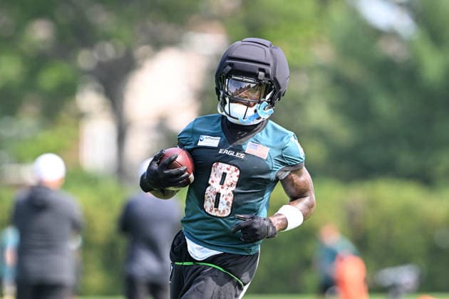 PHILADELPHIA, PA - AUGUST 01: Philadelphia Eagles running back Tank Bigsby 8 runs a drill during the Philadelphia Eagles training camp on August 1st, 2026 at Jefferson Health Training Complex in Philadelphia, PA. (Photo by Terence Lewis Icon Sportswire) NFL, American Football Herren, USA AUG 01 Eagles Training Camp EDITORIAL USE ONLY Icon260801012