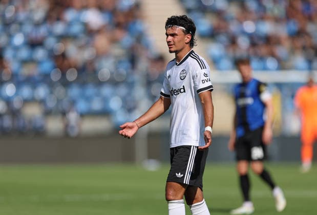 01.08.2026, Fussball Testspiel, SV Waldhof Mannheim - Eintracht Frankfurt, emspor, bespor, sespor, v.l., Can Uzun (Eintracht Frankfurt) gibt Anweisungen, gestikuliert, mit den Armen gestikulieren, gives instructions, gesticulate DFL DFB REGULATIONS PROHIBIT ANY USE OF PHOTOGRAPHS AS IMAGE SEQUENCES AND OR QUASI-VIDEO. xdcx *** August 1, 2026, Soccer Friendly Match, SV Waldhof Mannheim vs. Eintracht Frankfurt, emspor, bespor, sespor, v l , Can Uzun of Eintracht Frankfurt gives instructions, gesticulates, waves his arms, gives instructions, gesticulates DFL DFB REGULATIONS PROHIBIT ANY USE OF PHOTOGRAPHS AS IMAGE SEQUENCES AND OR QUASI-VIDEO xdcx Copyright: HMBxMedia Claus